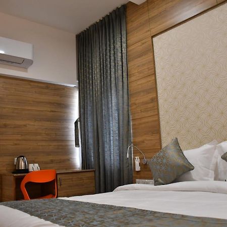 Adhikrishna Arcade Hotell Erode Exteriör bild