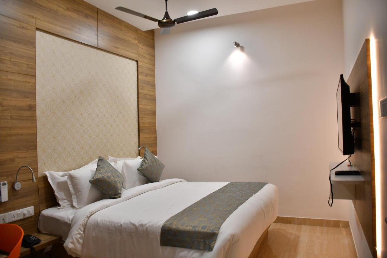 Adhikrishna Arcade Hotell Erode Exteriör bild