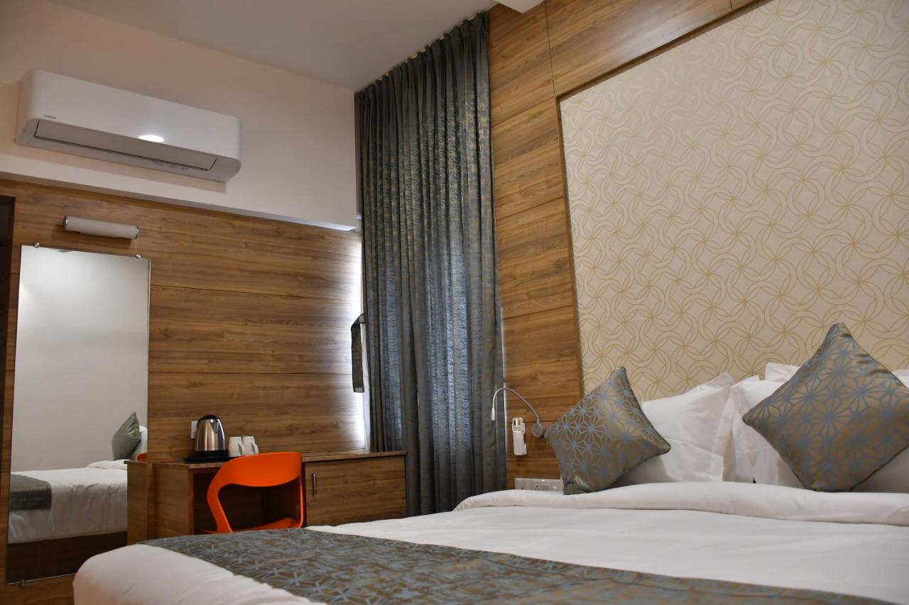 Adhikrishna Arcade Hotell Erode Exteriör bild